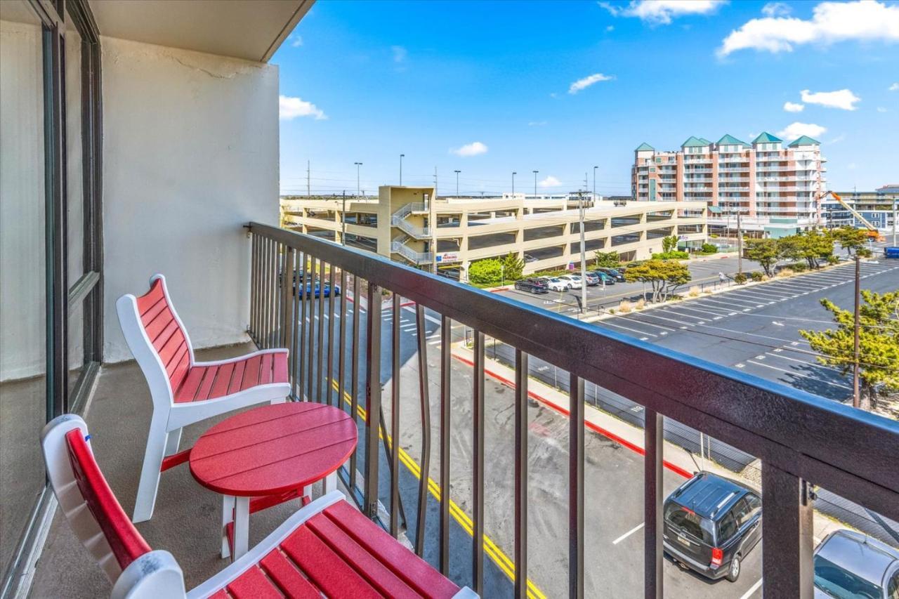 Carousel Resort Hotel And Condominiums Ocean Stadt Exterior foto