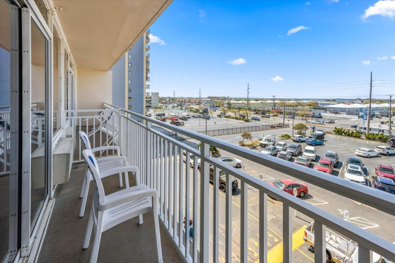 Carousel Resort Hotel And Condominiums Ocean Stadt Exterior foto